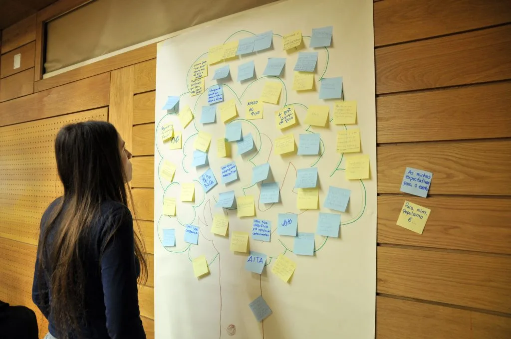 A participant observing the Tree.