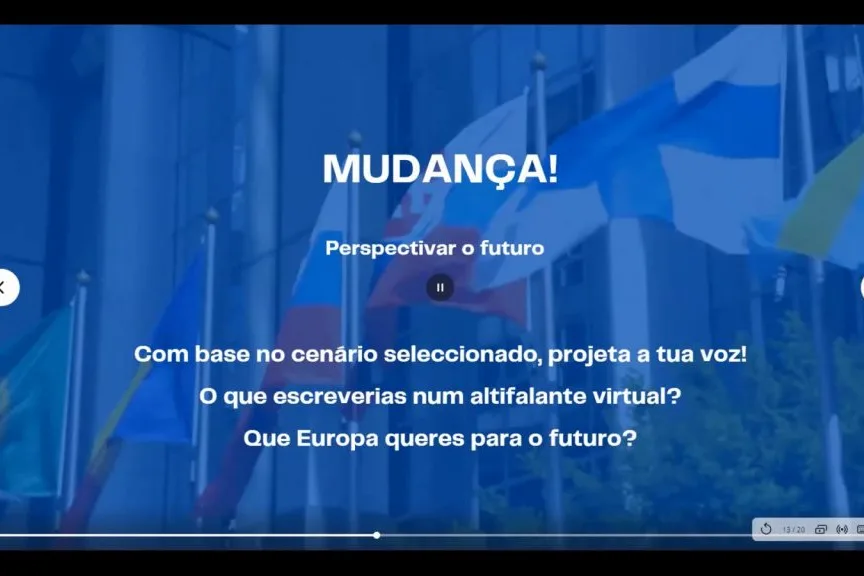 Videoconference still showing the words "Change! Prospecting the future" in portuguese, followed by "Based on the selected scenario, raise your voice! What would you write on a virtual speaker? What Europe would you like for the future?"