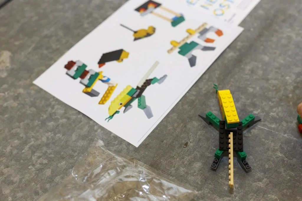 Paper showing a Lego construct lizard example and instructions and the final result next to it.